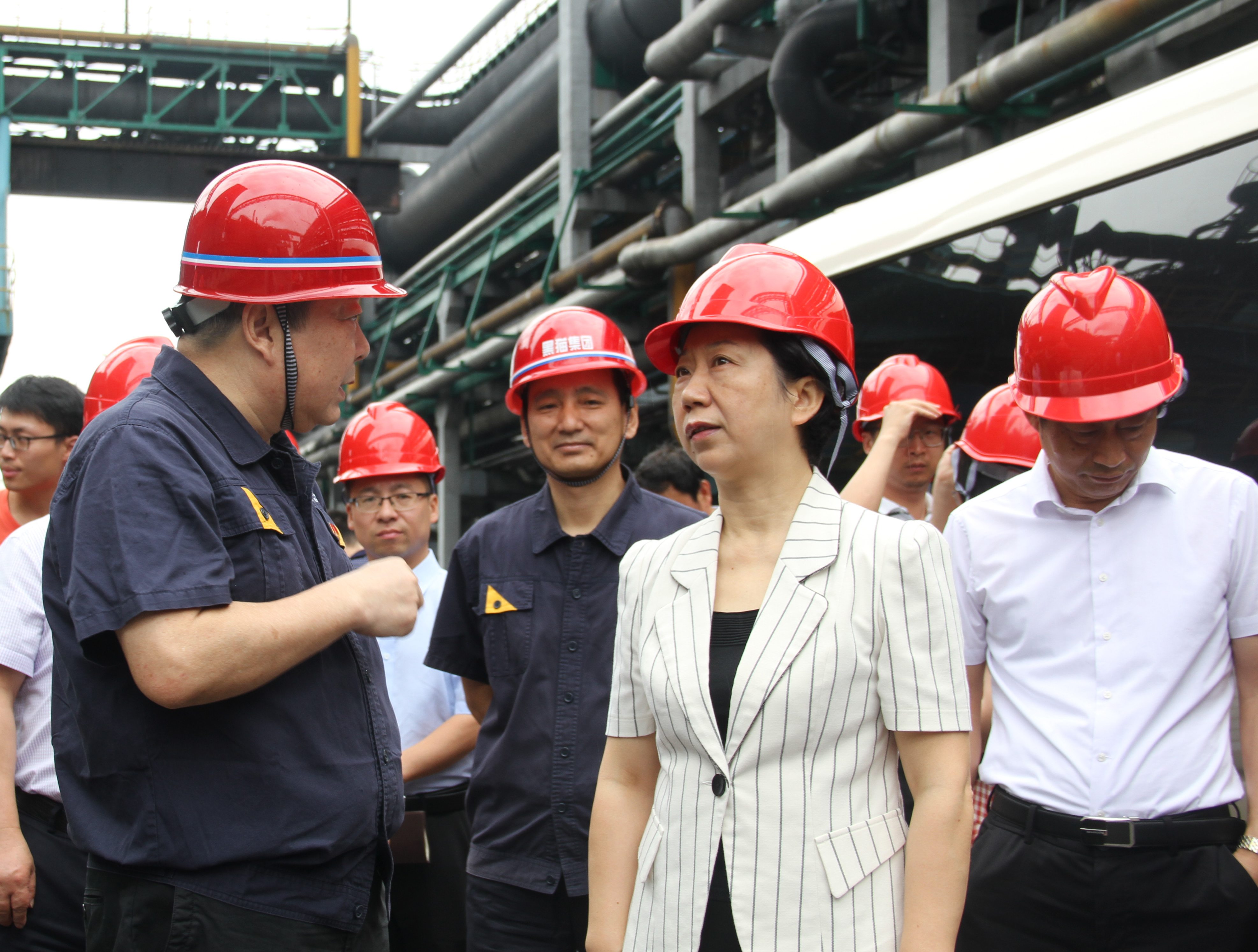 6月11日上午，市委副書記、市長胡雪梅到黑貓集團調(diào)研安全生產(chǎn)工作。.jpg